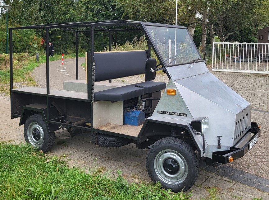 Rijdend prototype Daf BATU 4x2 - voor- en zijaanzicht